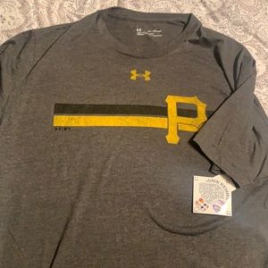 NWT. 2xl Under Armour Pirates t-shirt.